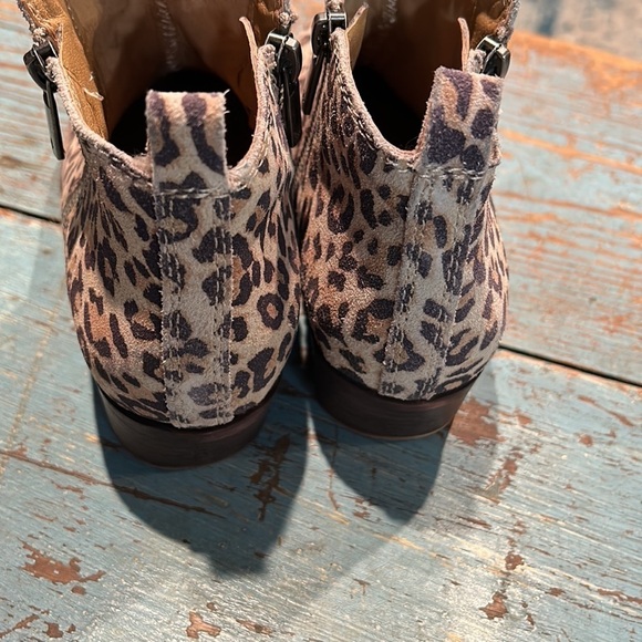 Lucky Brand Basel Leopard Printed Leather Side Zip Block Heel Ankle Booties SZ 6 - Picture 3 of 6